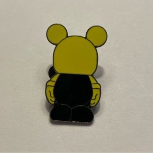 ✨4/25✨DISNEY Trading Pin “Vinylmation- Black/Yellow Bear”